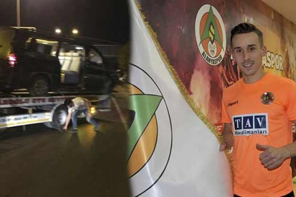 Şoför uyumuş! Alanyasporlu futbolcuları taşıyan araç devrildi: Josef Sural öldü