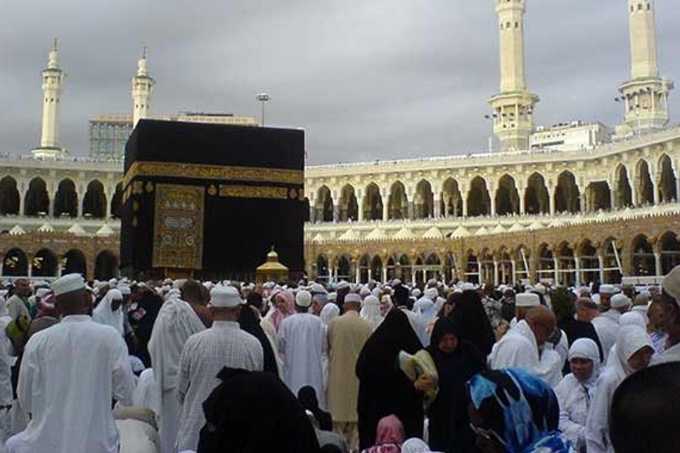 Yeni Şafak yazarı: Mekke'ye giden hacıların can güvenliği tehlikede