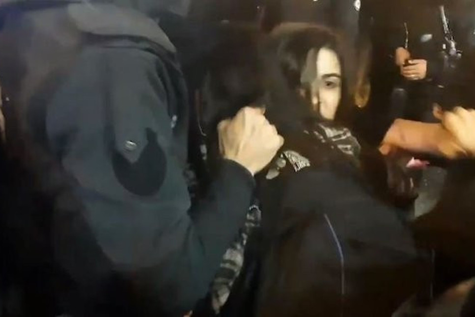 Taksim’de kadınlara polis müdahalesi!