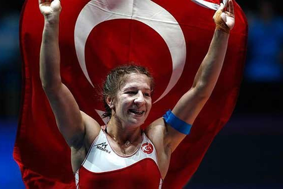 Tarihi başarı: Türk kadın güreşçi dünya şampiyonu oldu