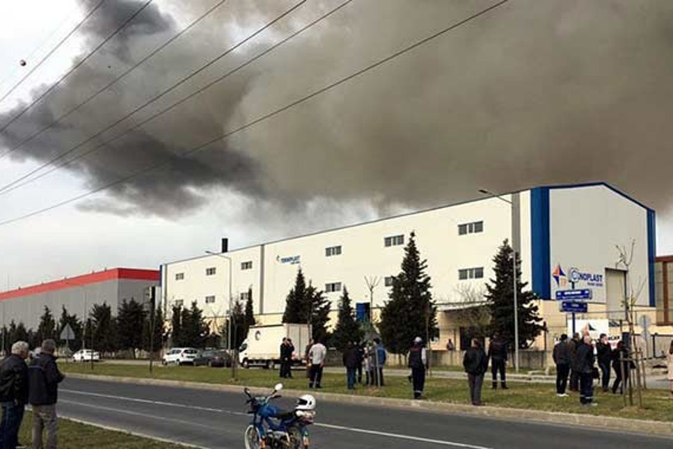 Tekstil fabrikasında patlama! Kimyasal alarm verildi, 5 bin kişi tahliye edildi