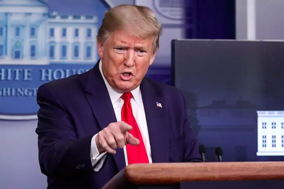Trump’tan gazeteciyi şoke eden istek: Maskeni çıkar da konuş