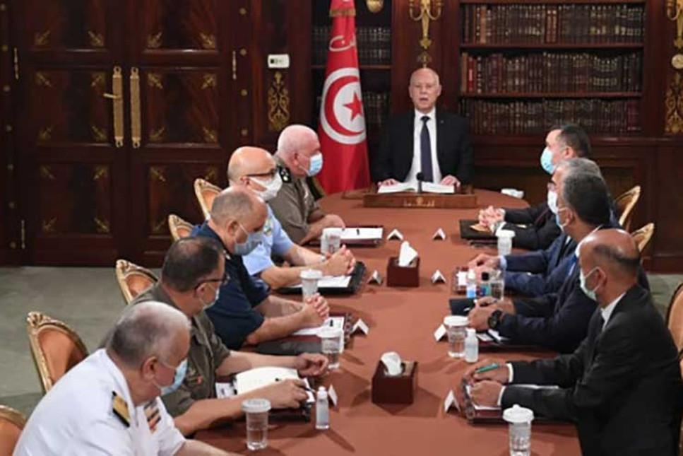 Tunus'ta bir ay süreyle gece sokağa çıkma yasağı ilan edildi