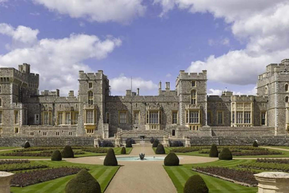 Kraliçe 2. Elizabeth’in bulunduğu Windsor Kalesi’ne izinsiz giren silahlı şahıs tutuklandı