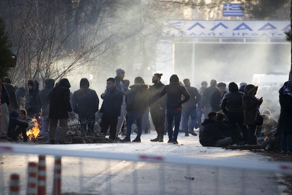 Yunanistan göçmenlerin üzerine ateş açtı