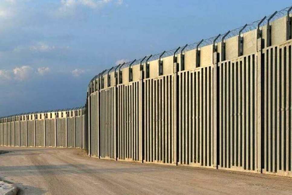 Türkiye sınırına 40 KM'lik çelik duvar ördüler!