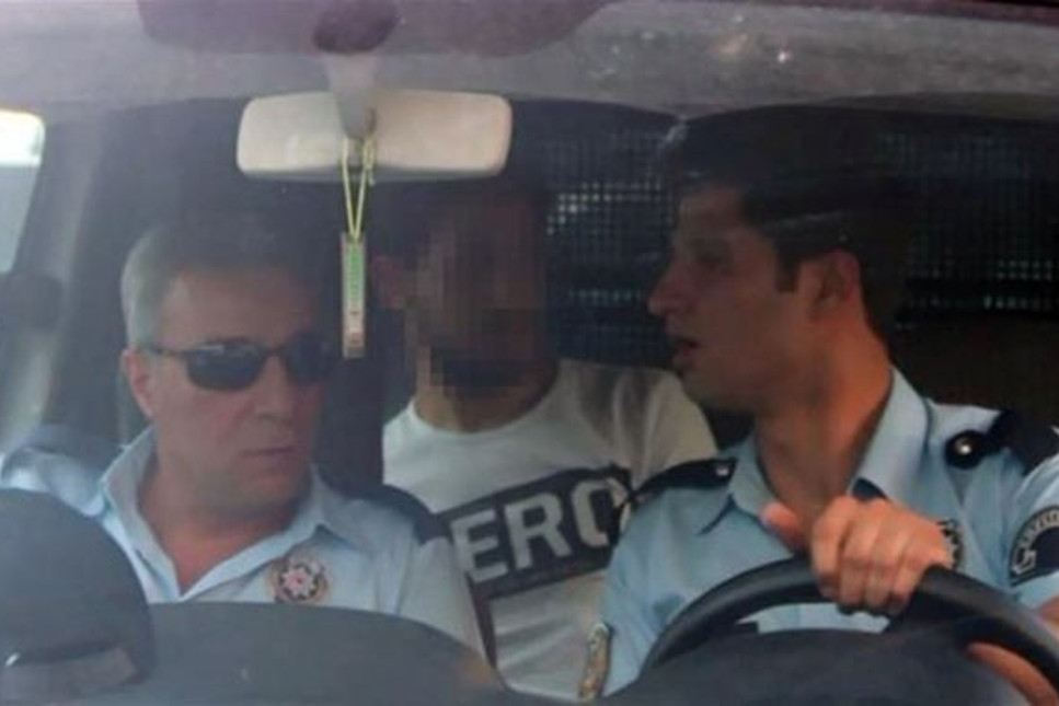 ’Hero’ yazılı tişört giyenlere dört gözaltı bir tutuklama