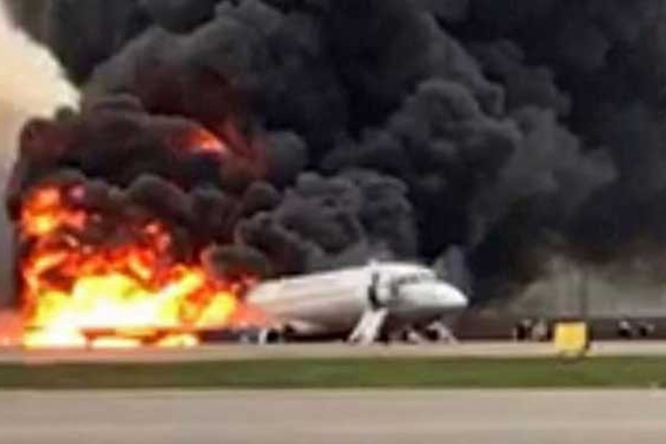 Uçak acil iniş yaparken alev aldı, 41 kişi öldü