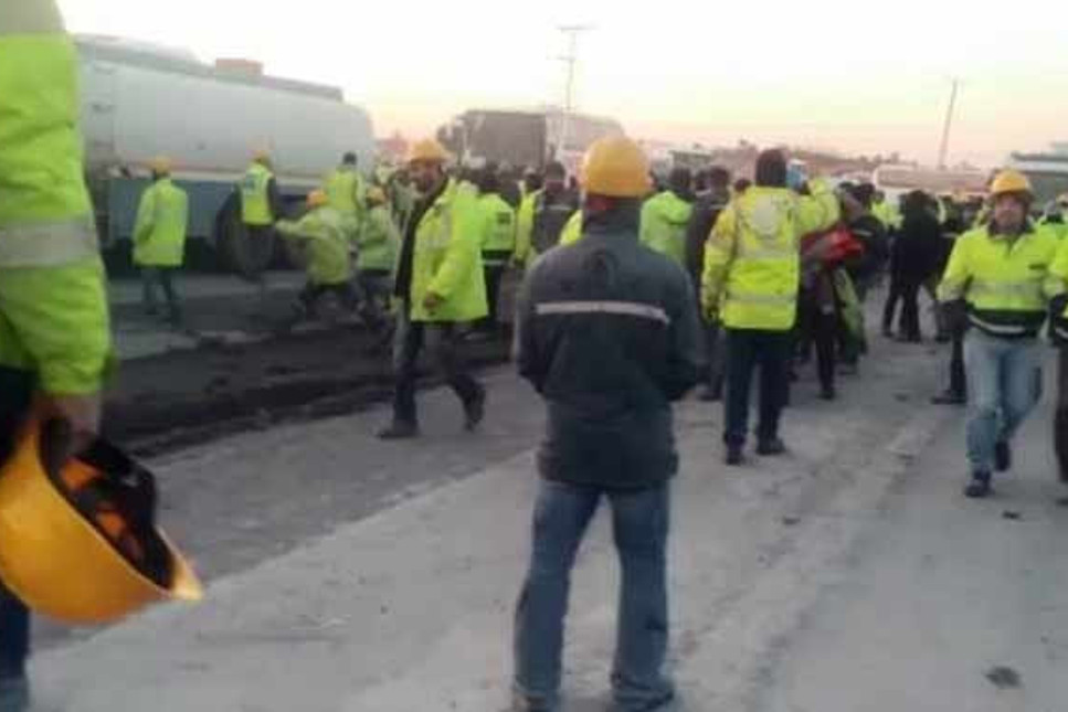 Üçüncü havalimanında maaşlarını alamayan işçiler yolu kapattı