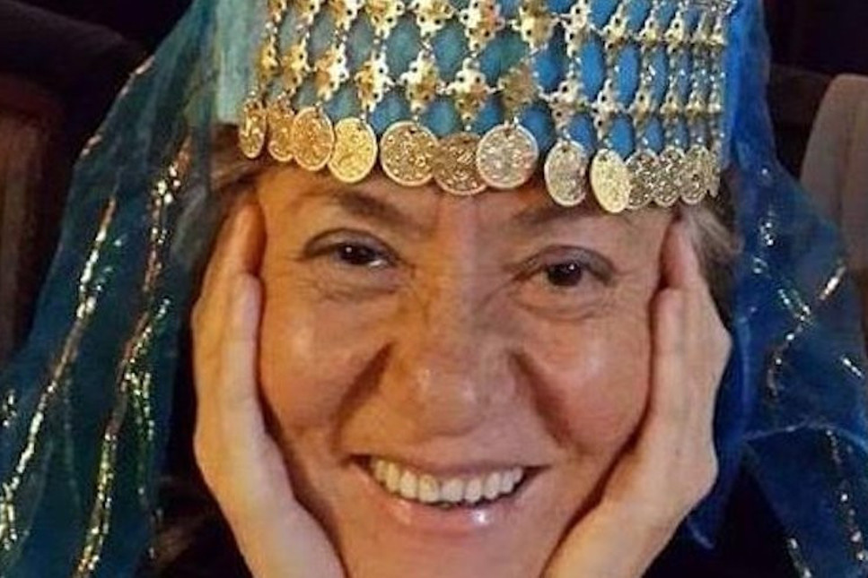 Ünlü ekonomist Meliha Okur, Cumhurbaşkanı Erdoğan'ın çağrısına uydu, yastık altındaki altınları çıkardı