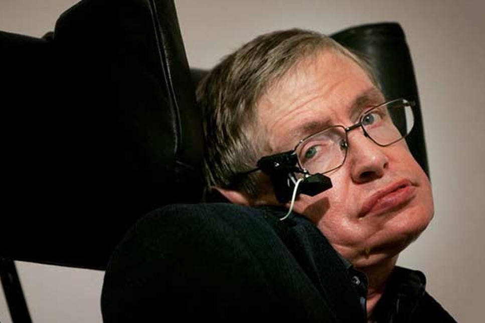 Ünlü evrenbilimci Stephen Hawking hayatını kaybetti