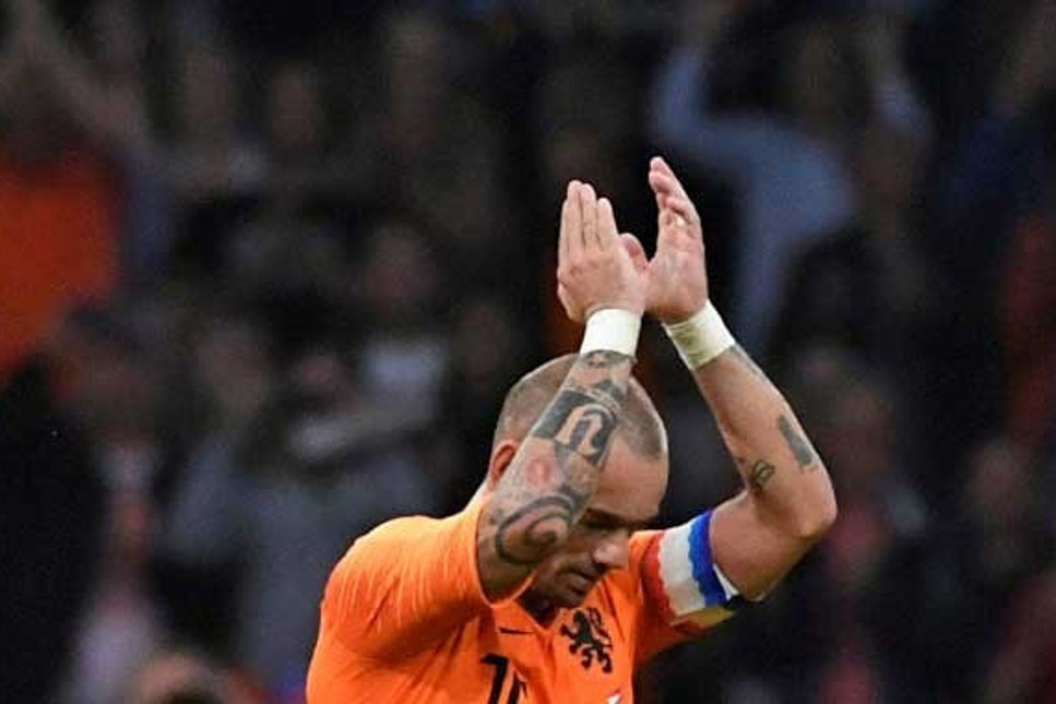 Wesley Sneijder futbolu bıraktığını açıkladı