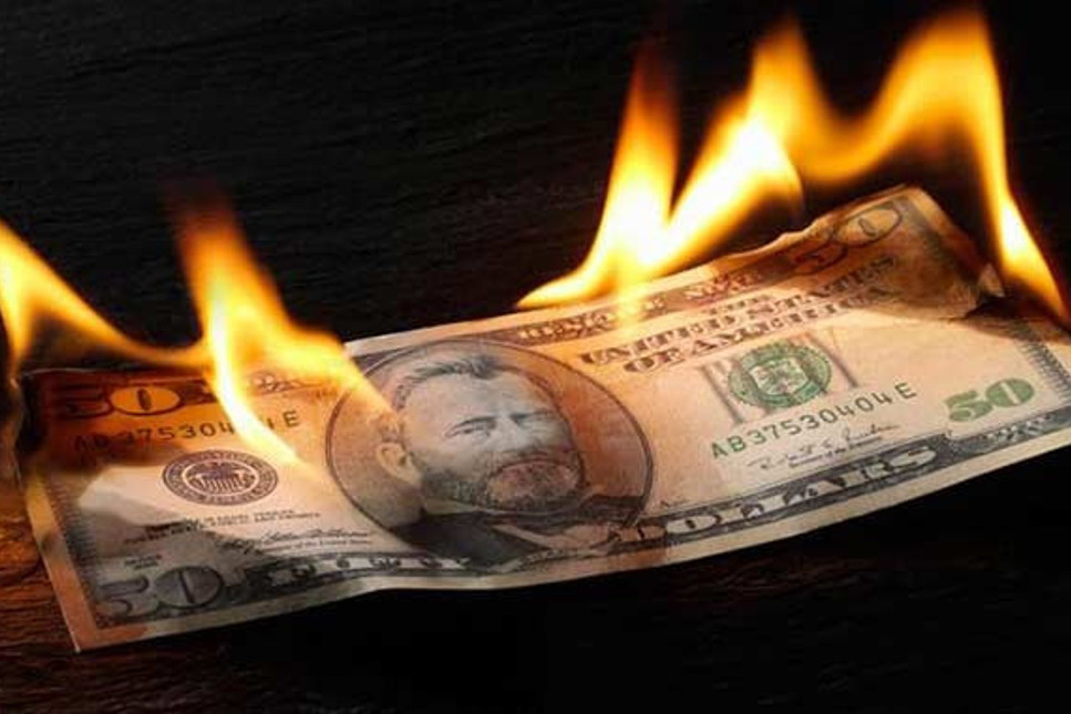 Yaklaşan tehlike için uzmanlar uyarıyor: Dolar fırladı, bankalar çakıldı...