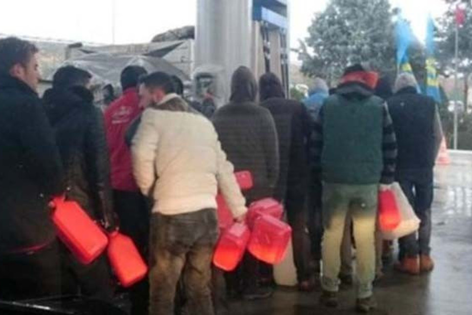 Yeni Türkiye manzarası: İstanbul'da jeneratör için benzin kuyruğu