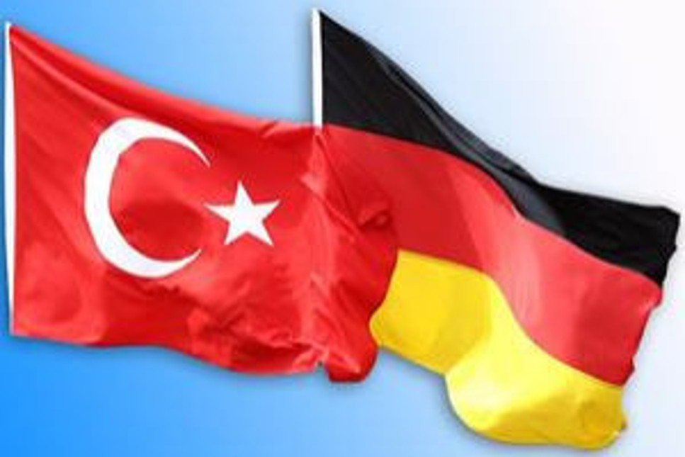 Merkel'e kriz çıkaran Türk bayrağı!