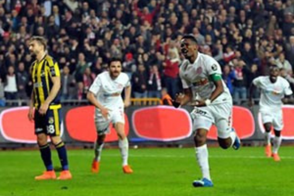 Fenerbahçe, Süper Lige kötü başladı....