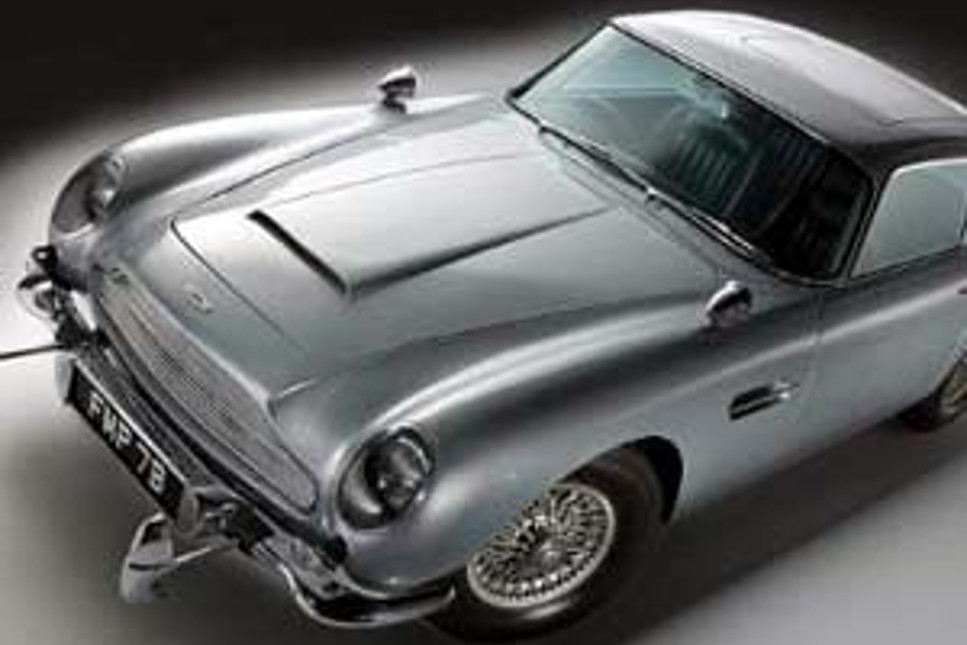 James Bond'un Aston Martin'i açık arttırmada