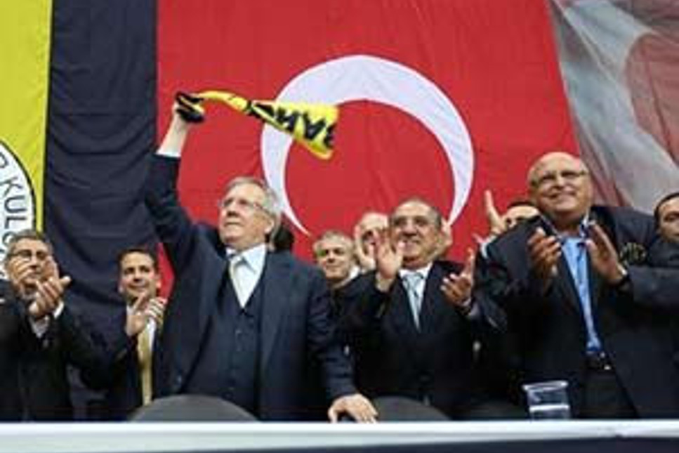 Fenerbahçe'yi Yıldırım çarptı