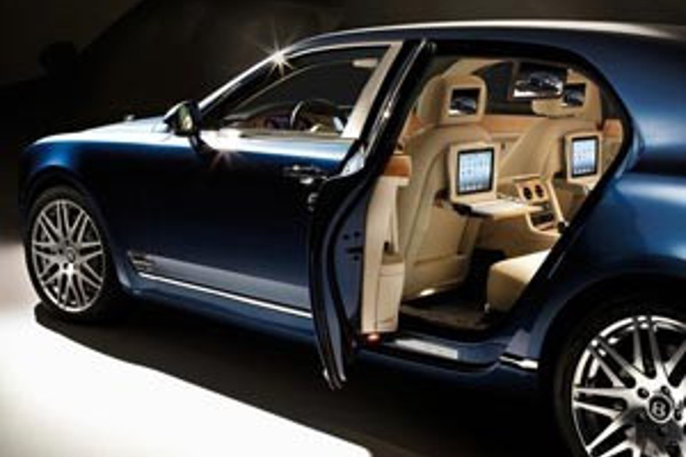 Lüks Bentley otomobil icradan kaça satılık?