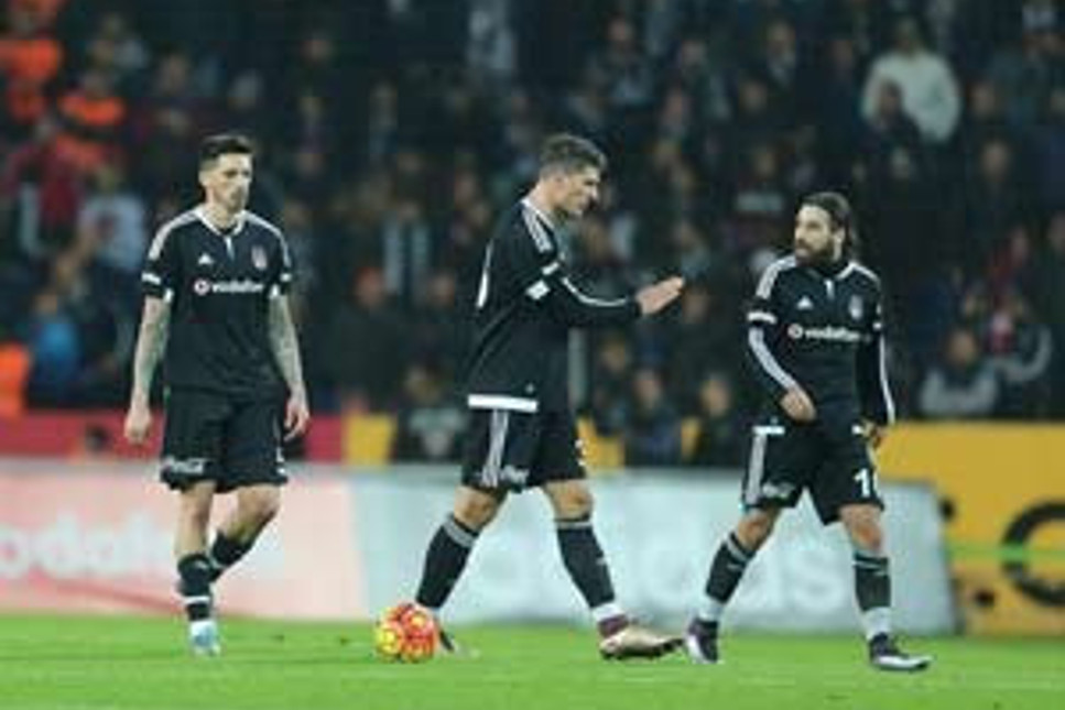 Lider Beşiktaş'ı şok eden yenilgi