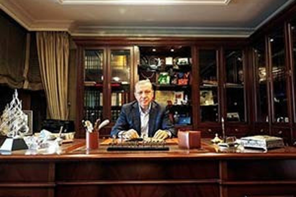 Cumhurbaşkanı Erdoğan'ın evinde brifing alan gazeteciler kim?