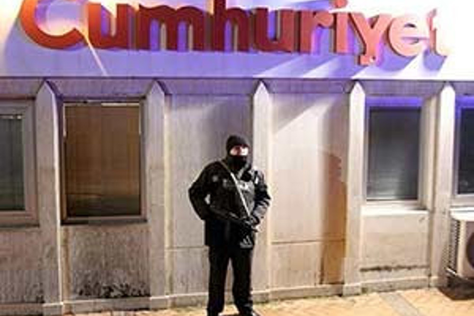 Cumhuriyet Gazetesi'ne polis ablukası