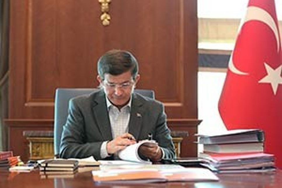 İşte Başbakan Davutoğlu'nun el yazısıyla 64. Hükümet..