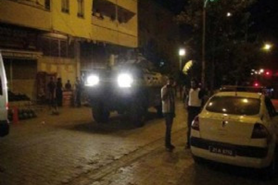 Diyarbakır’da polis aracına saldırı! 1 polis hayatını kaybetti…