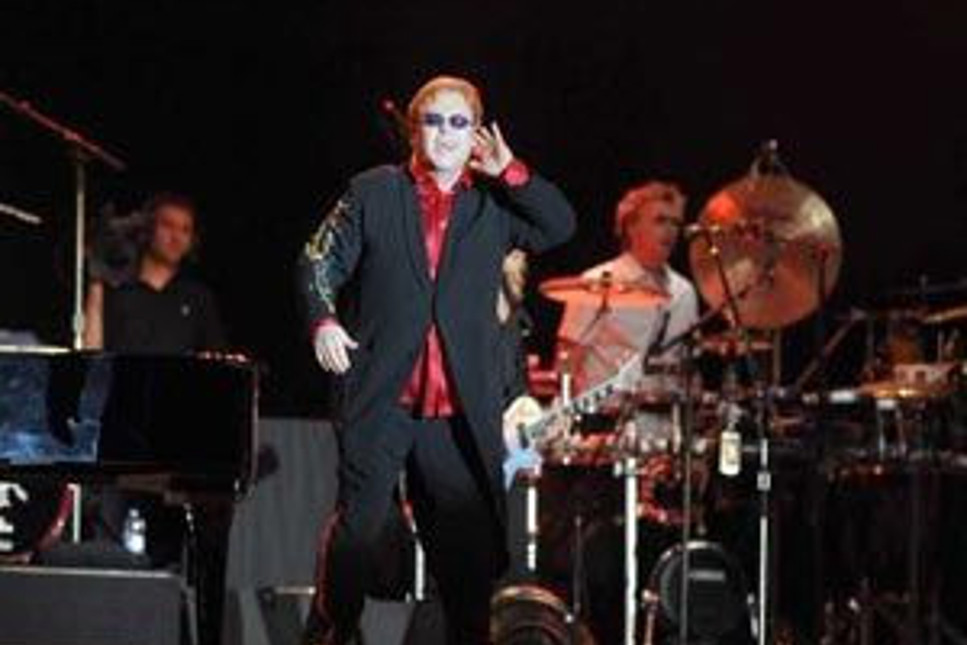 "Sir" Elton John, İstanbulluları coşturdu