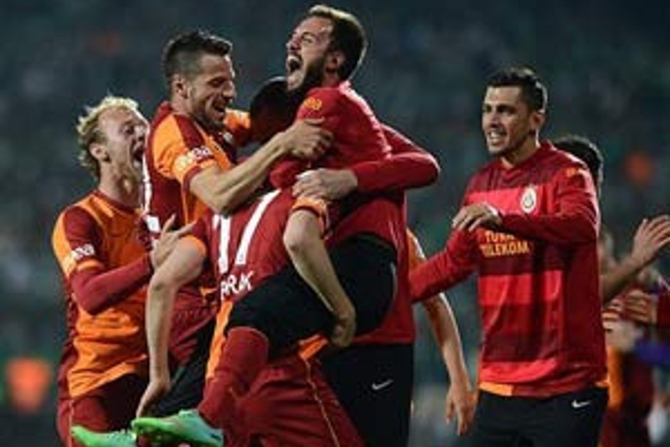 Galatasaray farklı yenerek ilk finalist oldu