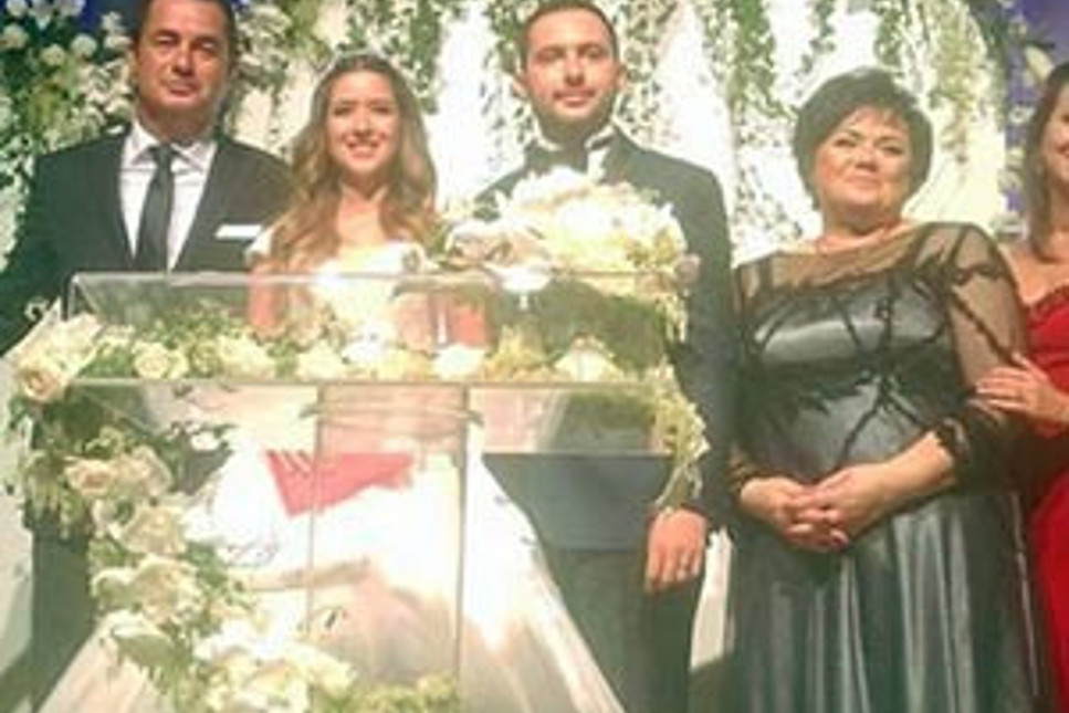 TV8 patronu Acun Ilıcalı kızını evlendirdi