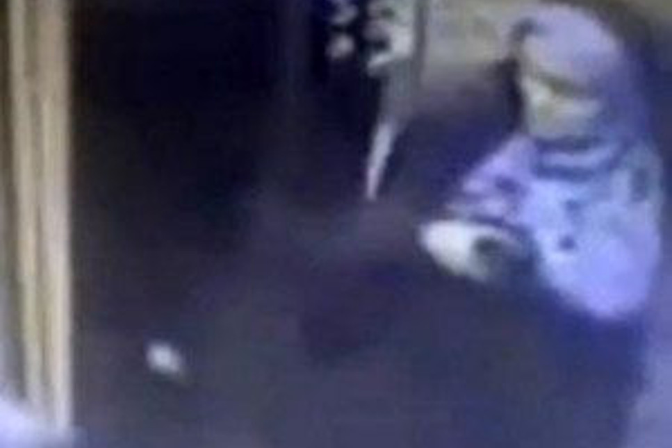 İranlı erkek bakan, kadın müdürle asansörde fena yakalandı
