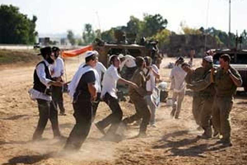 İsrail'den katliama danslı kutlama