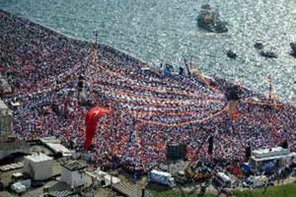 Ak Parti, İzmir'de patladı