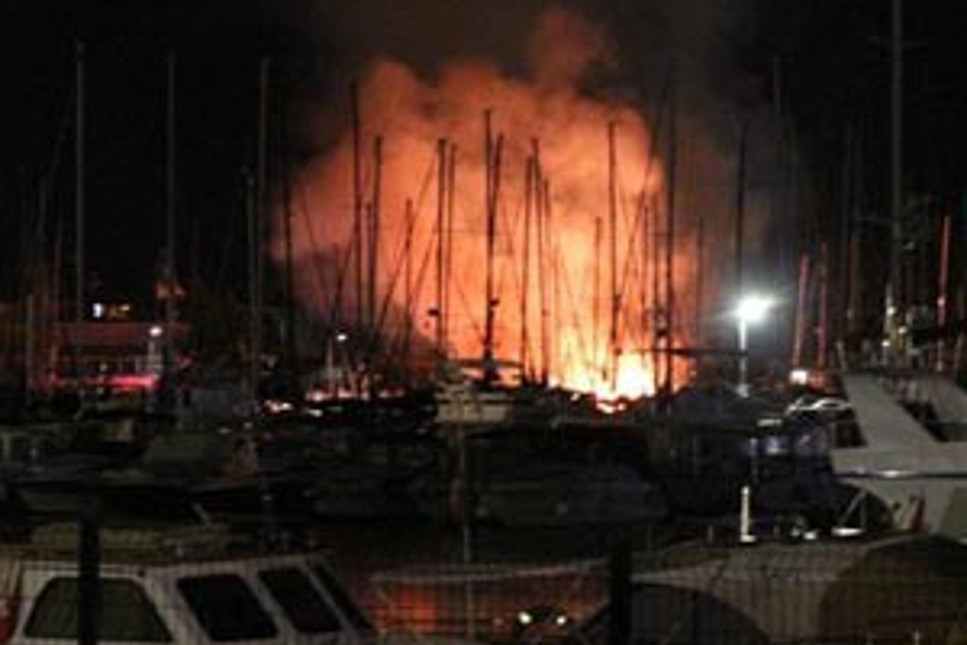 Fenerbahçe Kalamış Yat Limanı'nında 15 lüks yat yandı