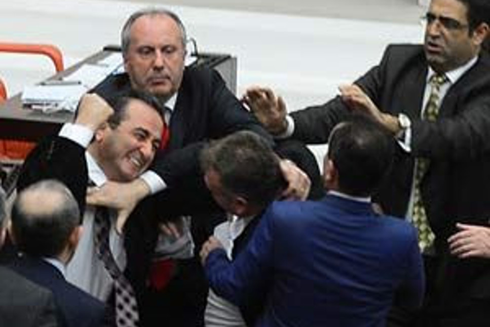 Soma yüzünden AKP ile CHP'den yumruklu kavga
