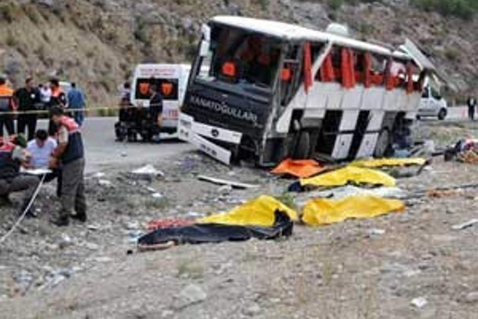 Antalya'da soför uyudu, 13 kişi hayatını kaybetti