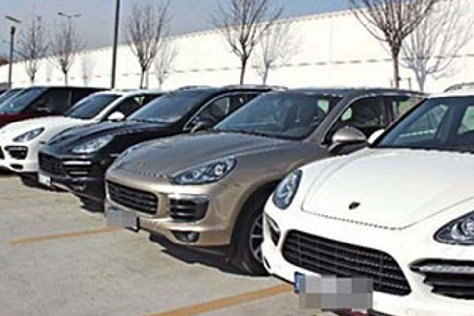 Mercedes, Bentley ve Porsche satan 'noter onaylı' otomobil şebekesi yakalandı
