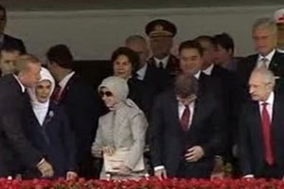 30 Ağustos kutlamalarında Cumhurbaşkanı'nın eli havada kaldı