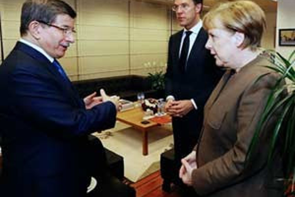 Merkel'den şok! Türkiye için vize koşulları değişemez..