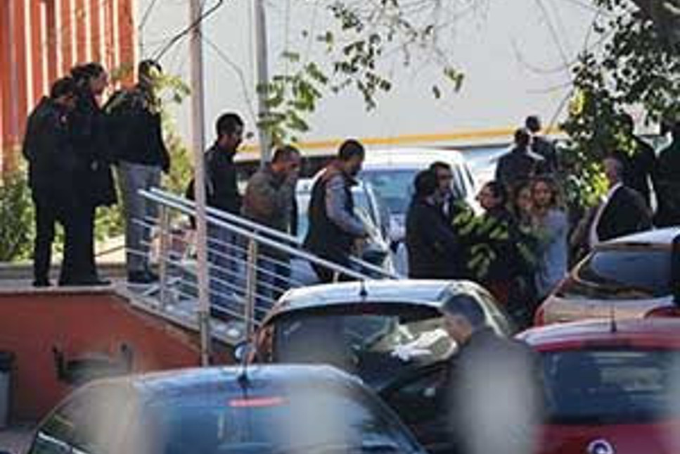 Fuat Avni yine bildi: Eskişehir'de polise operasyon