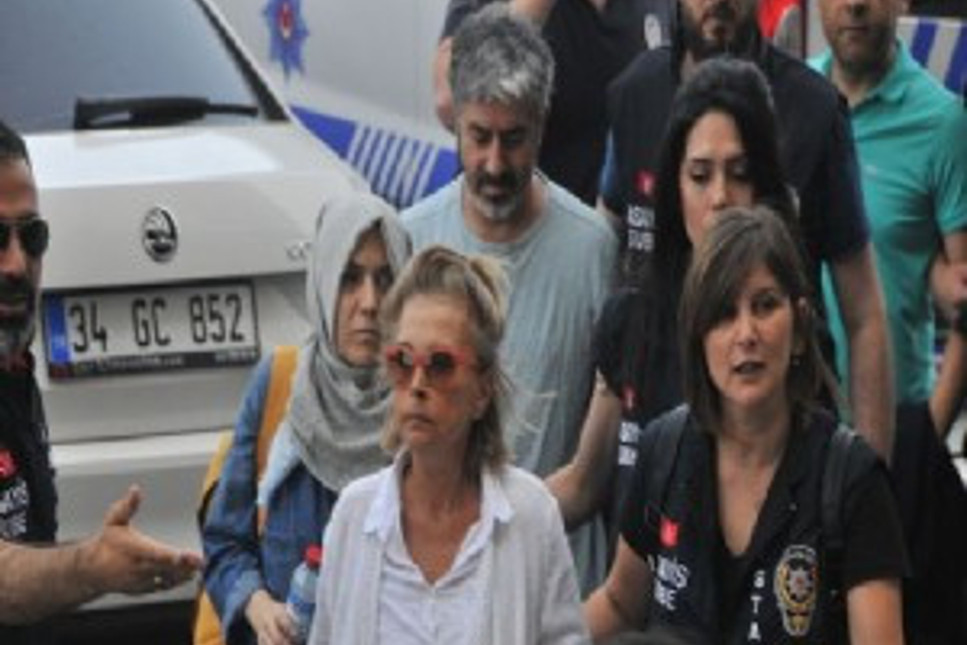 Mahkemeye çıkartılan 21 gazeteciden 17'si tutuklandı
