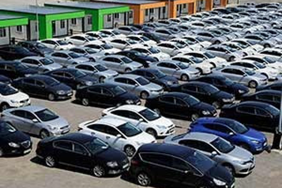 Otomobil ve hafif ticari araç satışlarında keskin düşüş