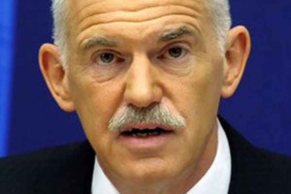 Yunan Başbakanı Papandreu, resmen koltuğu bıraktı