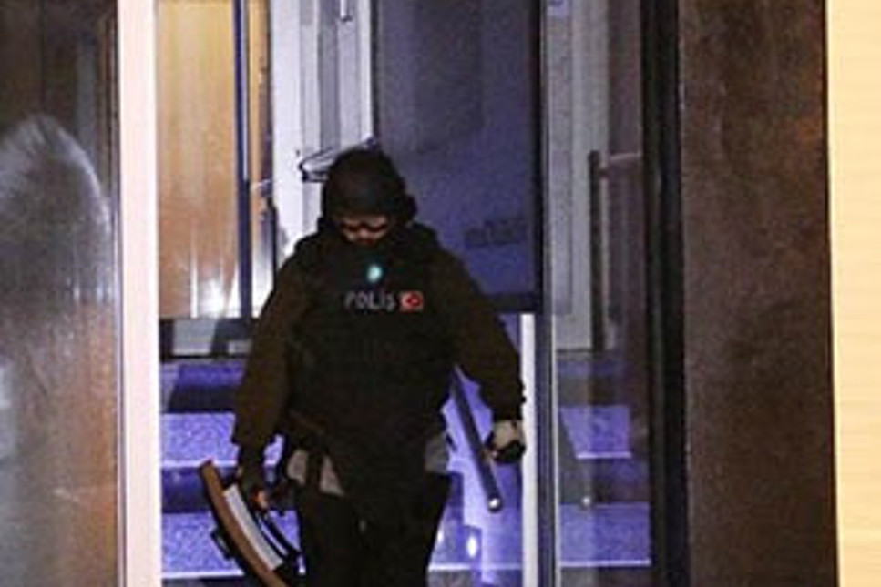 İstanbul'da operasyon: 1 merkez valisi, 9 polis gözaltında