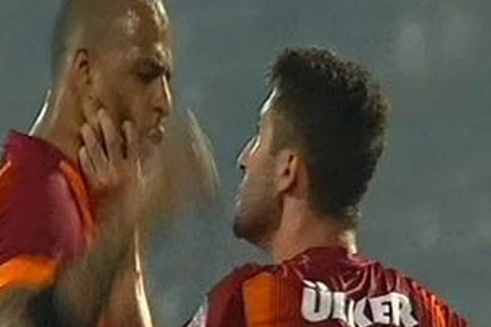 Galatasaray'da kavga! Melo ve Sabri birbirlerinin boğazına sarıldı