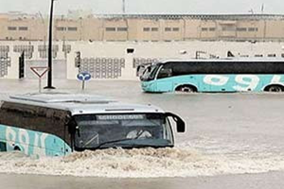 Katar Emiri’nden Türk müteahhitlere sel fırçası