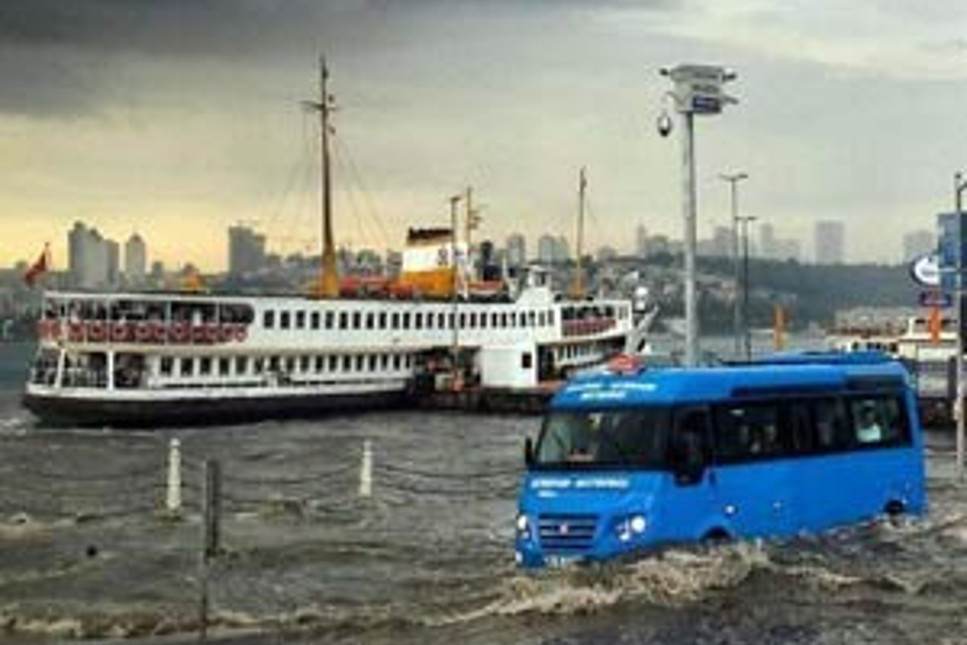 Meteoroloji uyardı: İstanbul'a kuvvetli yağış geliyor