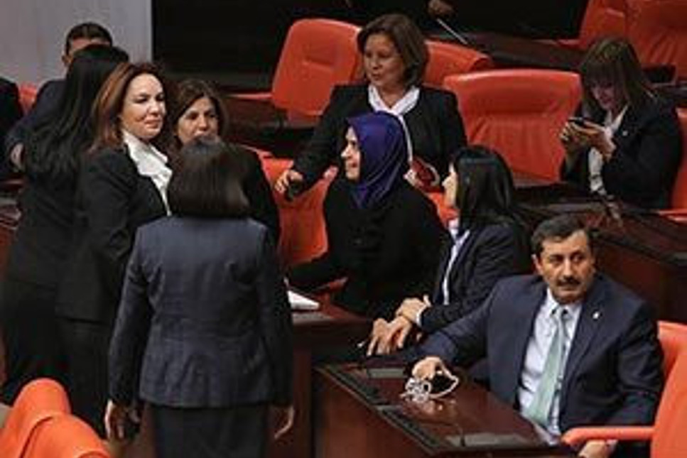 Meclis'te bir ilk: Ak Partili 4 vekil Genel Kurul'a başörtülü girdi