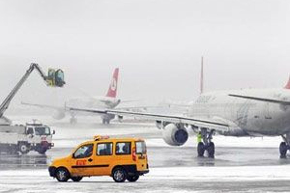 Kar havayolu şirketlerine pahalıya maloldu